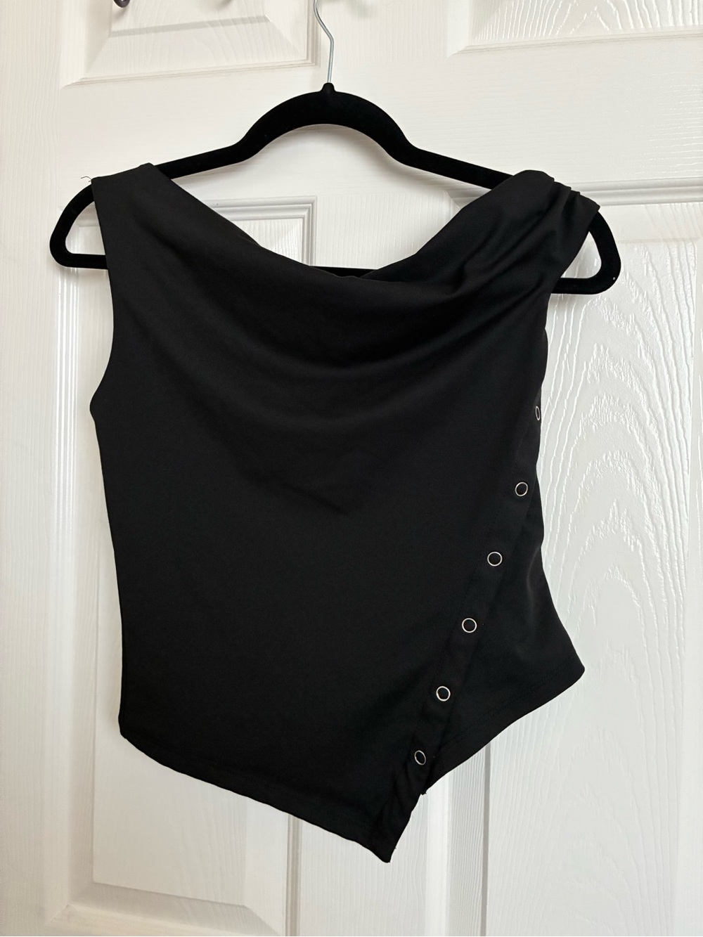 SHEIN Black Asymmetric One-Shoulder Tank with Grommet Trim